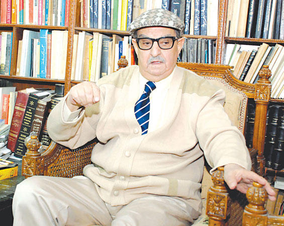 الدكتور إمام عبد الفتاح إمام أحد رواد الفلسفة بالجامعات المصرية
