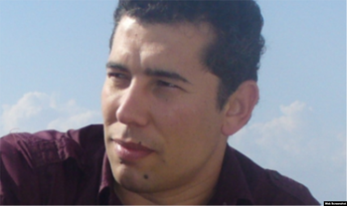 الكاتب محمد الفخراني مؤلف "فاصل للهشة" و"مزاج حر"