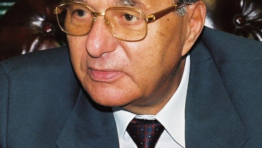 الدكتور محمود حمدي زقزوق