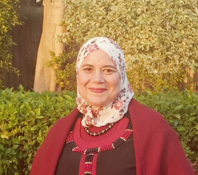 الكاتبة عزة عز الدين