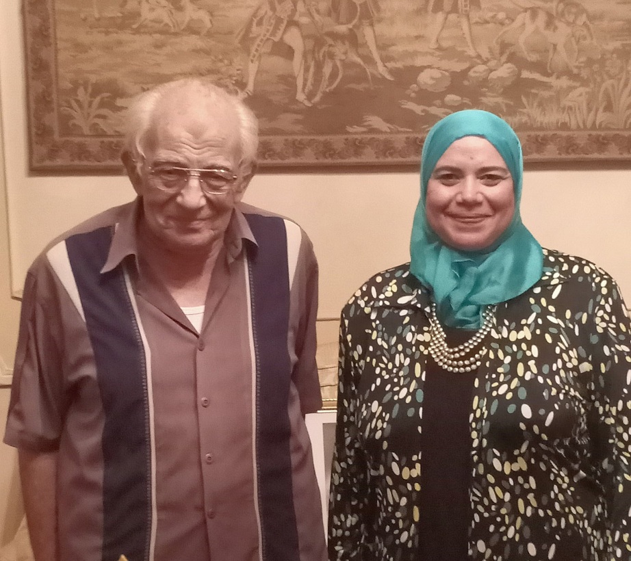 الكاتبة عزة عز الدين في منزل الفنان الكبير رشوان توفيق