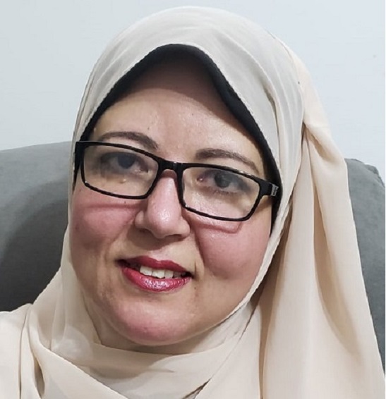 الكاتبة راوية حسين
