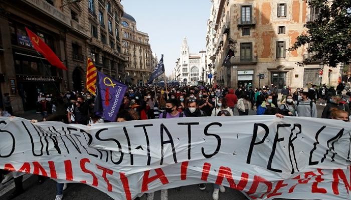جانب من المظاهرات التي تشهدها إسبانيا رفضا لسجن مغني راب