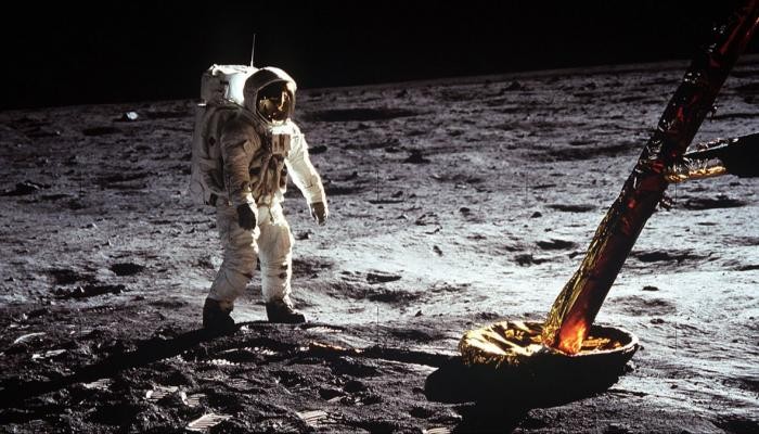 رائد فضاء على سطح القمر - أرشيفية