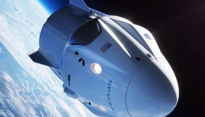 "سبيس إكس" تعلن اكتمال طاقم أول رحلة فضائية تجارية