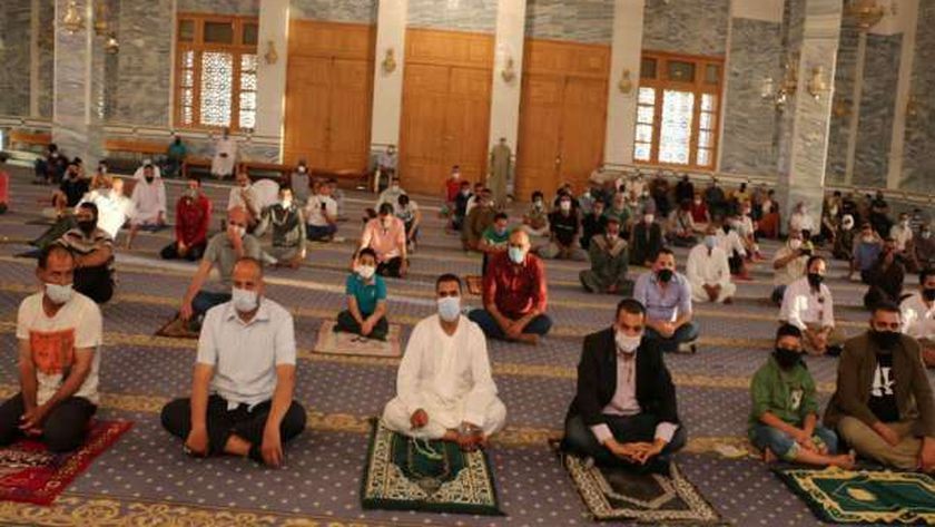 التباعد أثناء الصلاة في المسجد