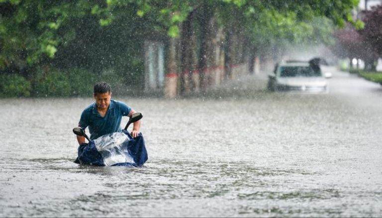 مياه الأمطار أغرقت الشوارع في الصين
