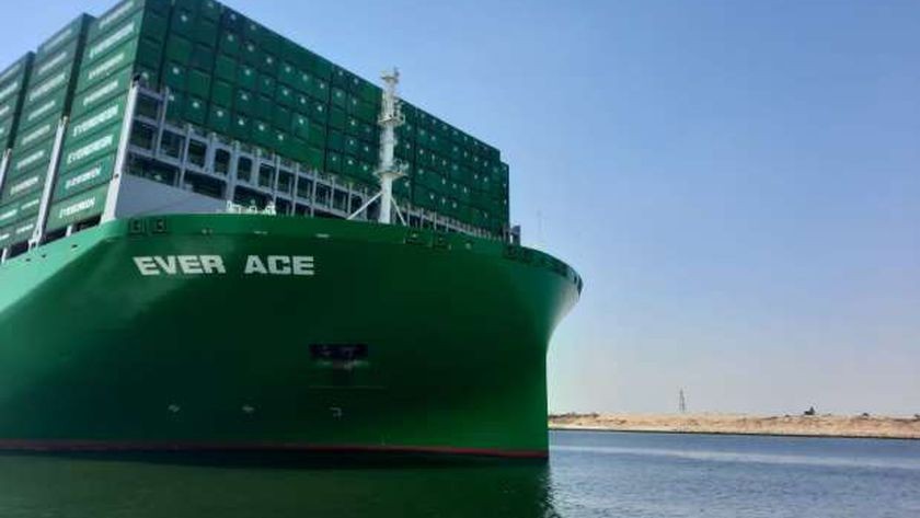 مرور أكبر سفينة حاويات ايفرايس من قناة السويس