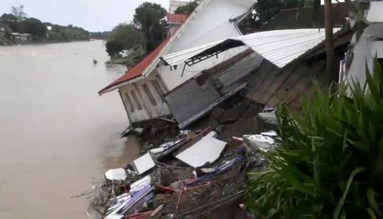 انهيارات أرضية وفيضانات تضرب الفلبين